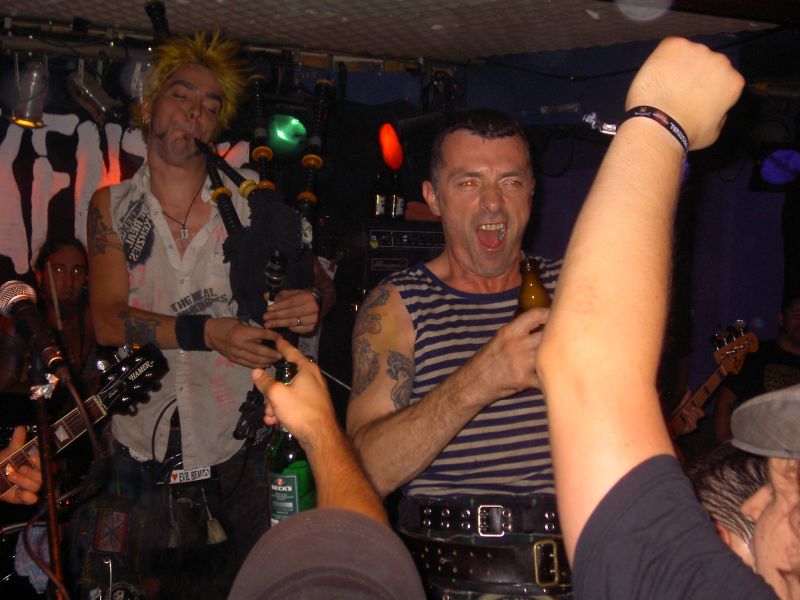 Photo zu 12.09.2005: The Real McKenzies, Far From Finished - Hannover - Bei Chez Heinz